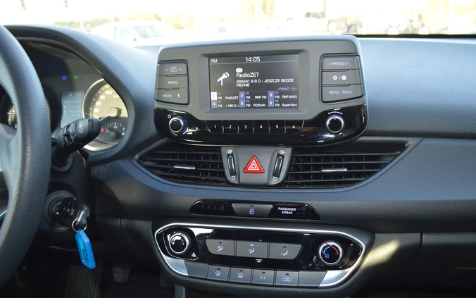 Hyundai I30 cena 21500 przebieg: 324216, rok produkcji 2018 z Warta małe 191